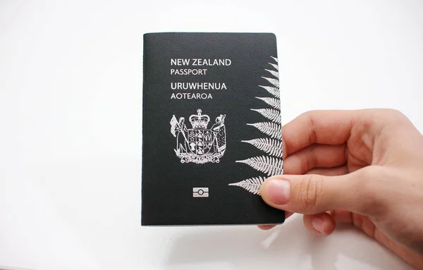 Pasaporte Nueva Zelanda Mano — Foto de Stock