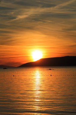 Hırvatistan 'da deniz üzerinde gün batımı