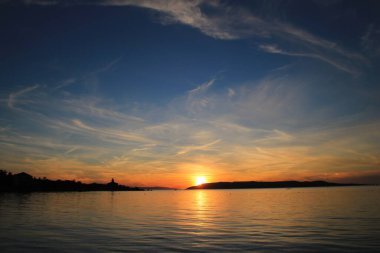 Hırvatistan 'da deniz üzerinde gün batımı