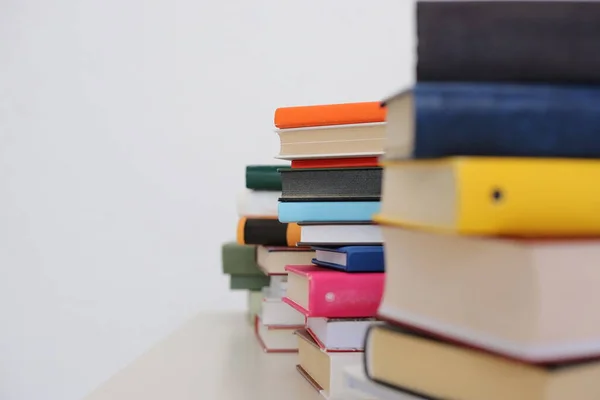 Stapel Boeken Witte Achtergrond — Stockfoto