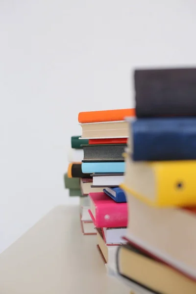 Stapel Boeken Witte Achtergrond — Stockfoto