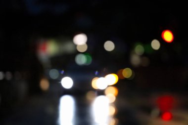 Geceleri araba bulanıklaşıyor.