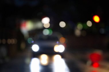 Geceleri araba bulanıklaşıyor.