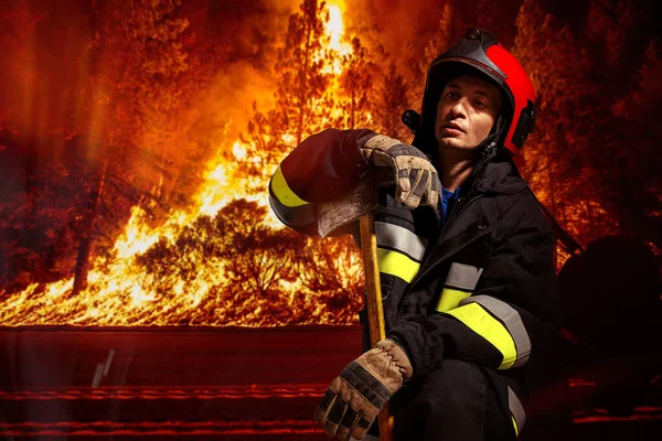Fireman Action Hatchet Have Operation Extinguish Flame Forest — Stock Photo, Image