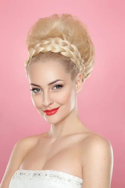 Frontal Porträtt Glad Blond Ung Kvinna Med Ljusa Make Och — Stockfoto