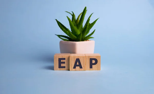 İşçi yardım programı Tahta küplerde EAP imzası.