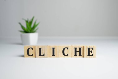 TIKLAYIN Kelime beyaz üzerine yapı taşları ile yapılır.