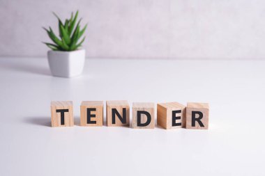 Ahşap arka planda kelime ihalesiyle blok.