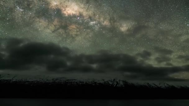 Vista Para Movimento Esquerdo Láctea Céu Noturno Estrelado Com Chuveiro — Vídeo de Stock