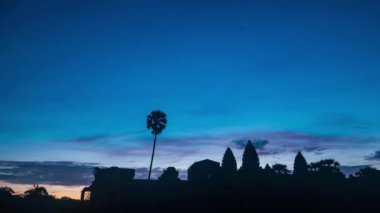 Sunrise Time Lapse Angkor Wat ana cephe silueti. Kamboçya 'daki dünyaca ünlü tapınak