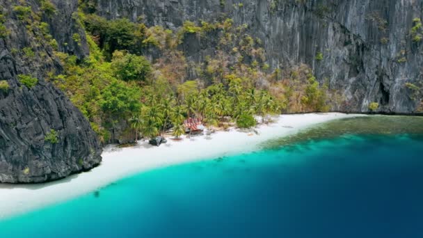 Paradise Tropical Hidden Isolated Sandy Beach Local Hut Pinagbuyutan Island — Stock Video