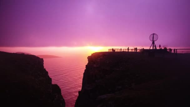 Time Lapse Nordkapp Sunset People North Cape Monument Moving Fog — Stock video