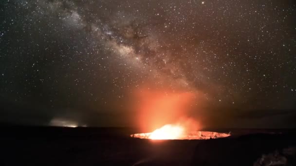 Vídeo Vía Láctea Movimiento Derecho Estrellas Caídas Capa Nube Sobre — Vídeo de stock