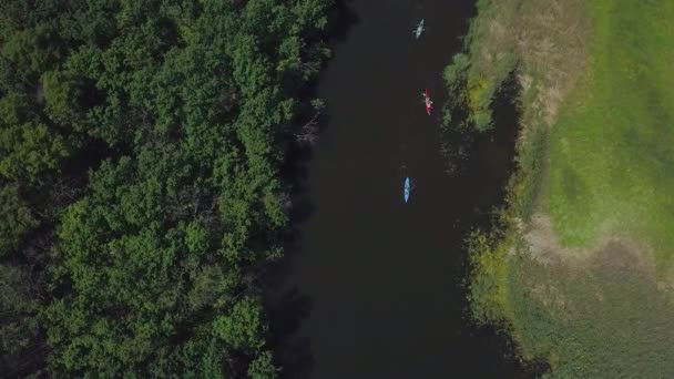 Kayaks Úszik Folyón — Stock videók