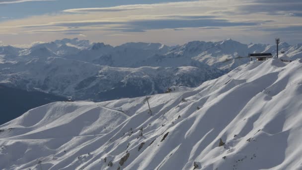 Video Vom Gleitschirmfliegen Über Den Bergen — Stockvideo