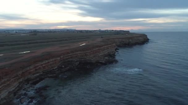 Acantilado Empinado Frente Mar Cerca — Vídeos de Stock