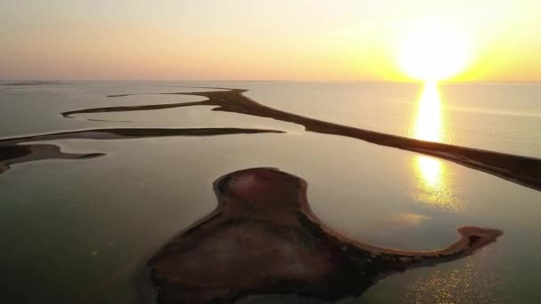 Ungewöhnliche Inseln Auf Einem Schönen See — Stockvideo