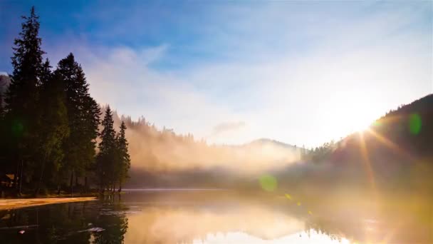 Mistige Zonsopgang Tijd Lapse Lake — Stockvideo