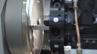 CNC Torna 'da Metal Parçasının Makinelenmesi