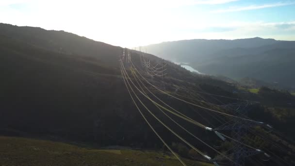 Lignes Électriques Dans Les Montagnes — Video