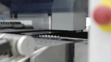 SMT Makinesinin Çalışması 