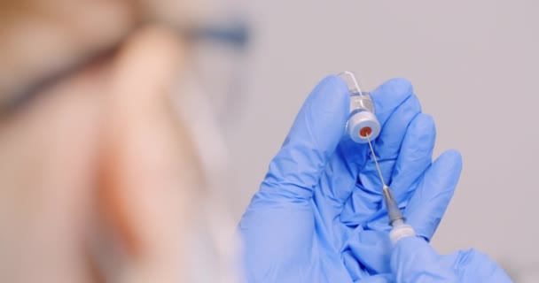 Extreme Close Hand Holding Syringe Vaccine Hand Laboratory — Stock Video