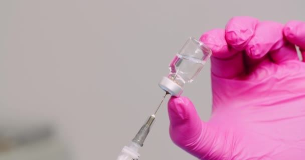 Extremo Acercamiento Jeringa Mano Vacuna Mano Laboratorio — Vídeo de stock