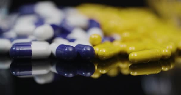 Medicinska Tabletter Och Piller Roterande Farmaceutisk Industri — Stockvideo