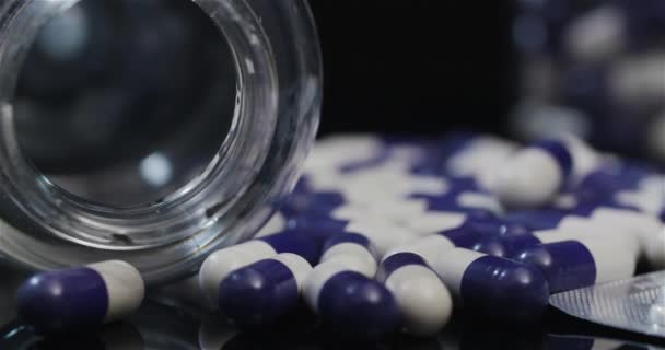Tabletki Tabletki Medyczne Przemysł Farmaceutyczny Opieka Zdrowotna Leki Kapsułki Rotacyjne — Wideo stockowe