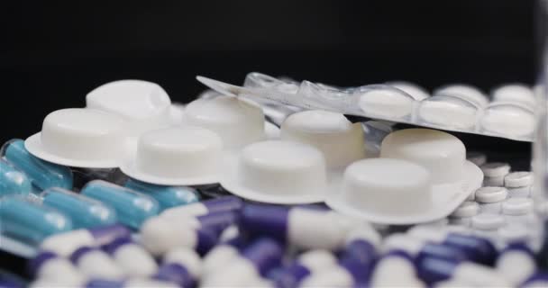 Compresse Pillole Mediche Industria Farmaceutica Medicamenti Sanitari Capsule Rotanti — Video Stock
