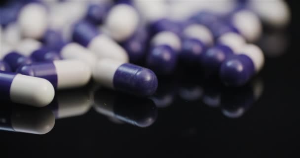 Compresse Pillole Mediche Industria Farmaceutica Medicamenti Sanitari Capsule Rotanti — Video Stock