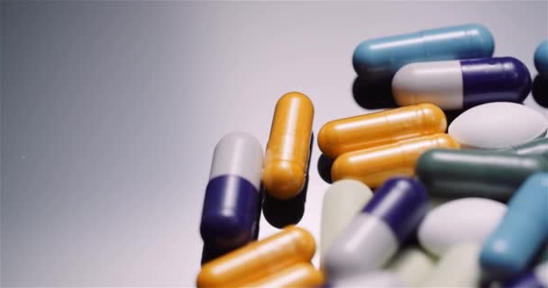 Különböző Orvosi Tabletták Gyógyszerek Fekete Háttér Gyógyszeripar — Stock videók
