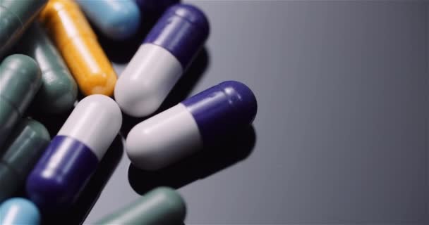 Різні Медичні Таблетки Чорне Тло Фармацевтичної Промисловості — стокове відео