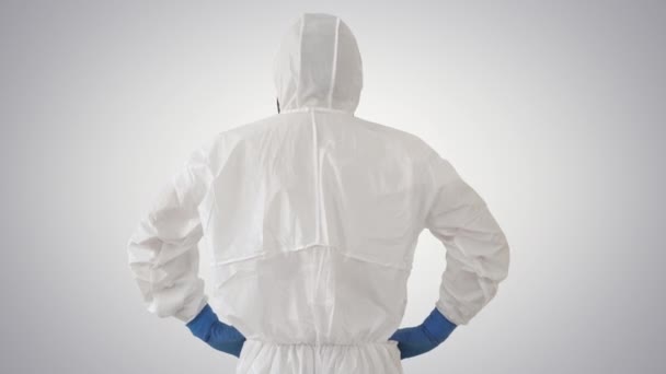 Selhali Jsme Muž Doktor Vědec Protektivní Oblek Držet Jeho Hlavu — Stock video