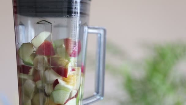 Blending Fruit Blender — Stockvideo