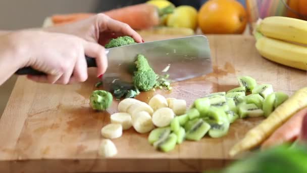 Gros Plan Sur Coupe Brocoli Avec Couteau — Video