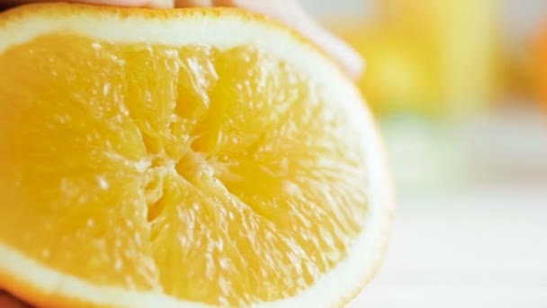 Sıkılmış Portakaldan Sulu Meyve Suyu Görüntüsü — Stok video