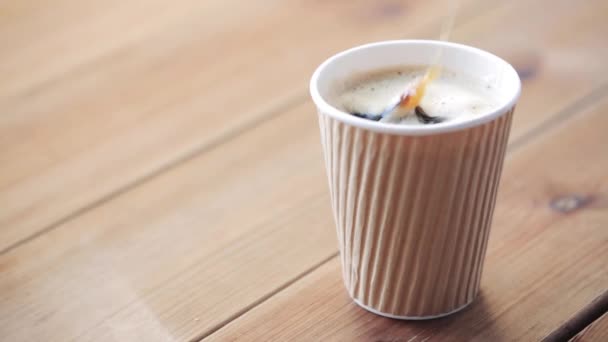 Kahve Fincanında Ekleme Karıştırma Şekeri — Stok video