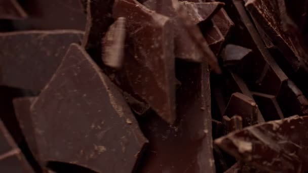 Beaucoup Feuilles Chocolat Cassant Déplaçant — Video