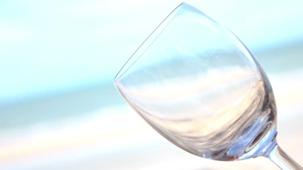 グラスにワインを入れる — ストック動画