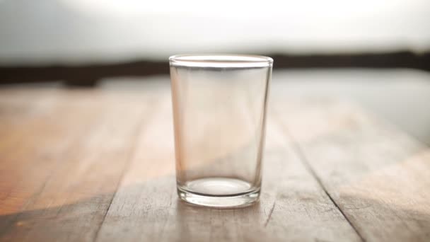 Vidéo de verre goutte d'eau 