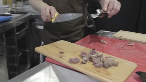 Skivning Kött Restaurang — Stockvideo