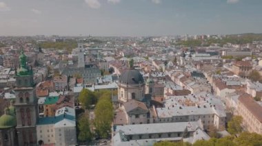 Aerial City Lviv, Ukrayna. Avrupa şehri. Şehrin Popüler Alanları. Dominikçe 