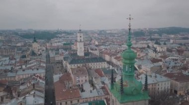  Aerial City Lviv, Ukrayna. Avrupa şehri. Şehrin Popüler Alanları. Ratush