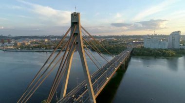Hava Aracı Görüntüsü. Günbatımında Movkovsky Köprüsü