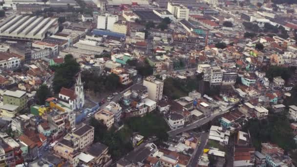 Images aériennes de maisons perchées