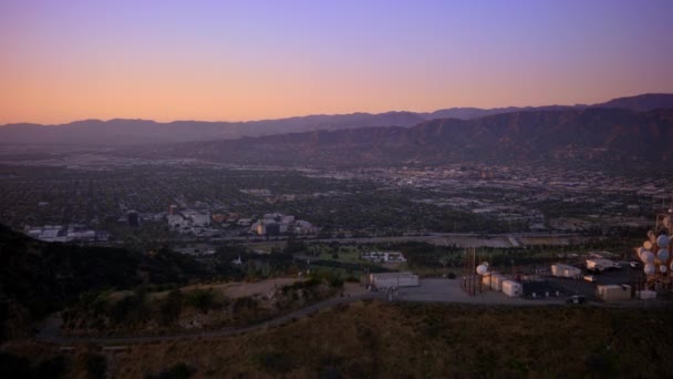 Légi Naplemente Hollywood Hills Felett Közeledik Burbank Kalifornia — Stock videók