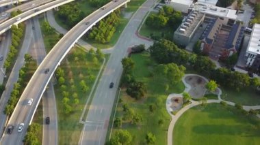 Dallas City Road Trafiğinin Hava Videosu
