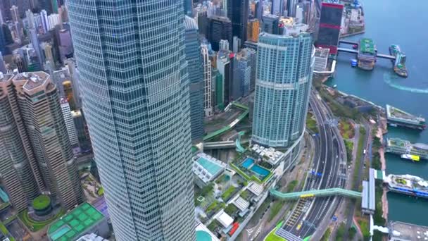 Vista aerea traffico stradale e Hong Kong Central Financial District grattacieli a Hong Kong, Cina — Video Stock