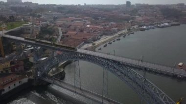 Porto Portekizli Metro Köprüsü